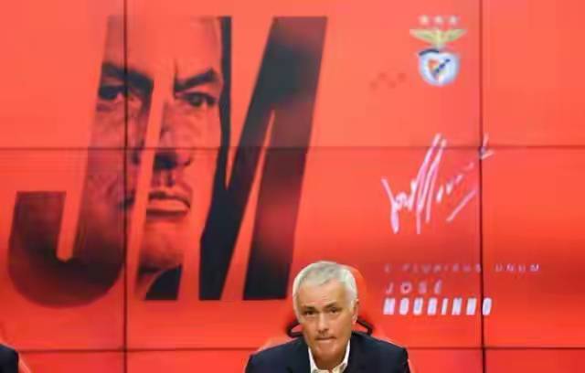 2-1绝杀逆天改命！穆帅遥控带队26轮不败，葡超争冠死灰复燃！